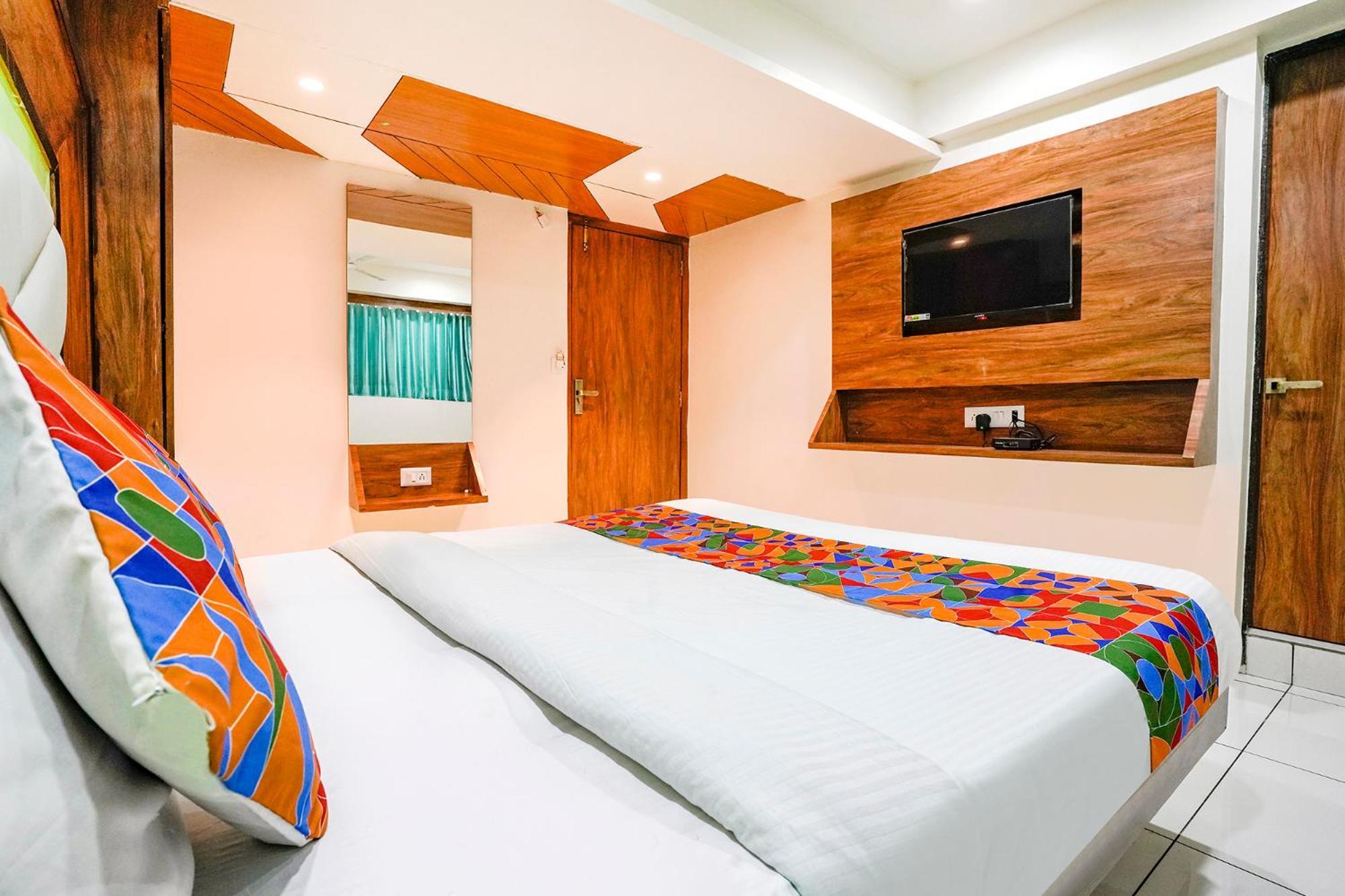 Fabexpress Royal Bird Hotel Ahmedabad Ngoại thất bức ảnh