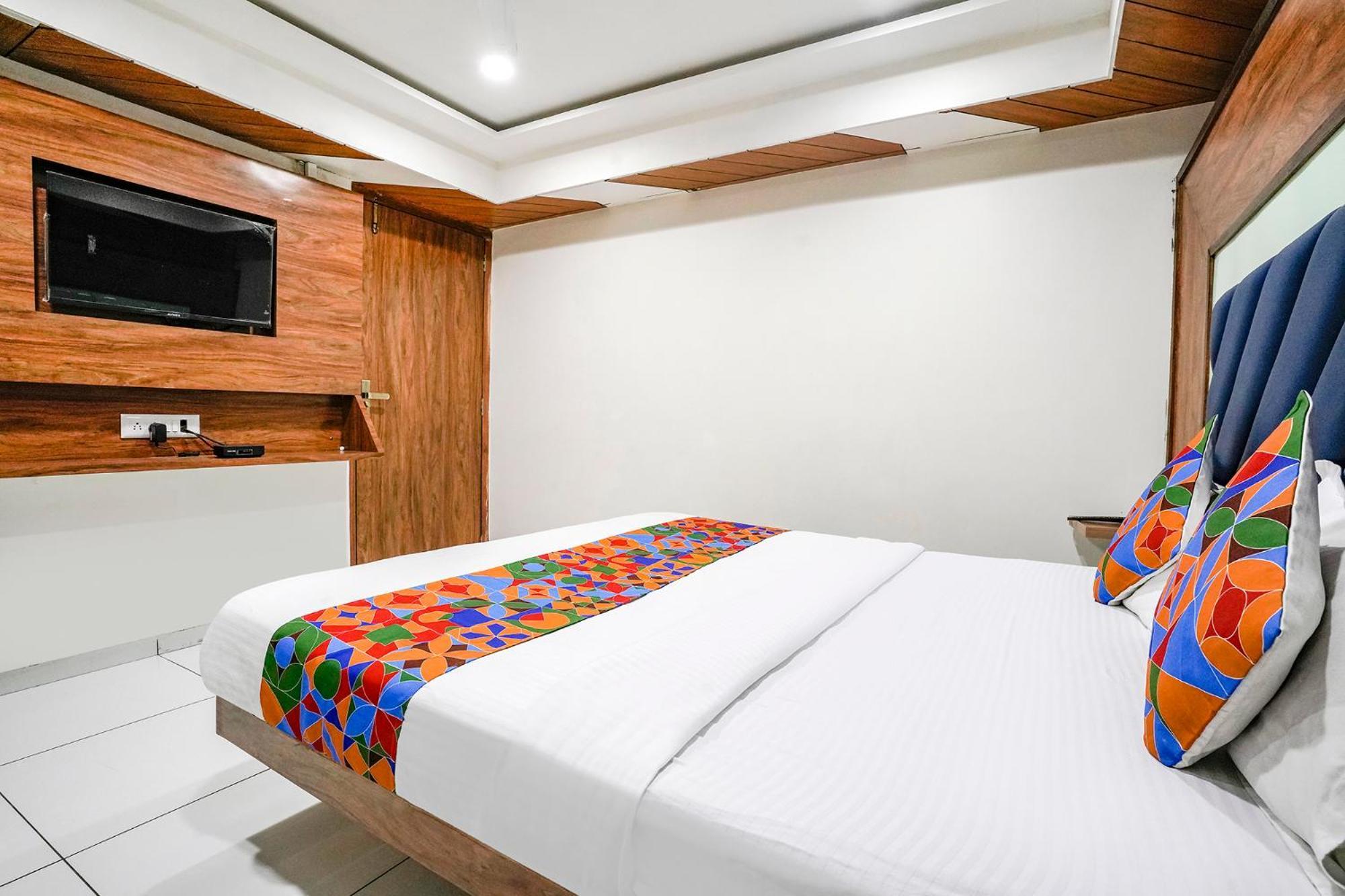 Fabexpress Royal Bird Hotel Ahmedabad Ngoại thất bức ảnh